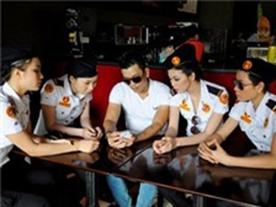Chuyện 'giật gân' về các vệ sĩ trong showbiz Việt Chuyện 'giật gân' về các vệ sĩ trong showbiz Việt