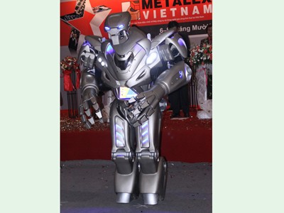 Robot khổng lồ Titan 'khủng' hơn Asimo? Robot khổng lồ Titan 'khủng' hơn Asimo?