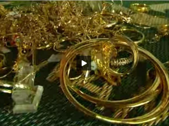 Cận cảnh số vàng cất giấu của tiệm Tín Huy Cận cảnh số vàng cất giấu của tiệm Tín Huy