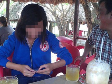 Cô bé 15 tuổi bị 'bán' làm tiếp viên Bé Hồng L tại quán càphê Mỹ Linh