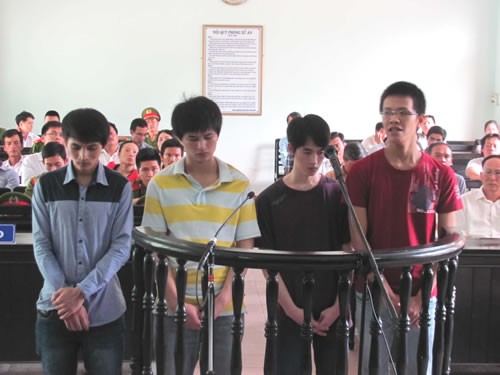 Tổ chức quay phim rồi tống tiền CSGT Tổ chức quay phim rồi tống tiền CSGT