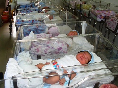 Tổng cục Dân số ‘khuyên’ phụ nữ sinh thêm con Tổng cục Dân số ‘khuyên’ phụ nữ sinh thêm con