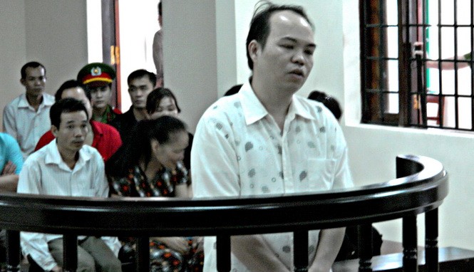 Tám năm tù cho nguyên Phó văn phòng Cơ quan điều tra nhận hối lộ Tám năm tù cho nguyên Phó văn phòng Cơ quan điều tra nhận hối lộ