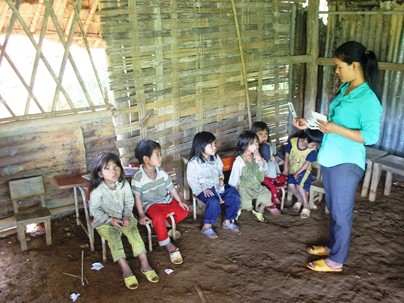 Xót cảnh trẻ mầm non học trong trường rách nát, ngập bùn Xót cảnh trẻ mầm non học trong trường rách nát, ngập bùn