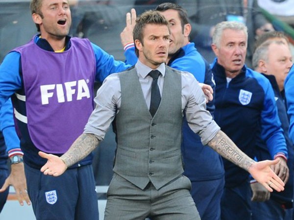 Becks tháo ngòi 'quả bom nổ chậm' của tuyển Anh David Beckham trên băng ghế huấn luyện của tuyển Anh tại World Cup 2010. Ảnh: Getty Images