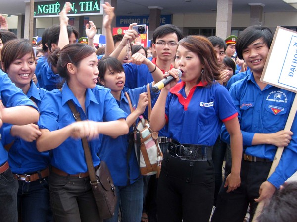 Trẻ hóa cán bộ Đoàn Cán bộ Đoàn trẻ sẽ dễ hòa nhập hơn vào các hoạt động của giới trẻ. Ảnh: Lưu Trinh