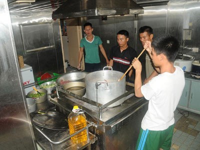 Những 'anh nuôi' của đoàn tàu HQ-571 Những 'anh nuôi' của đoàn tàu HQ-571