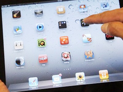 Khóc dở mua ipad, laptop cho osin để... chăm con Khóc dở mua ipad, laptop cho osin để... chăm con
