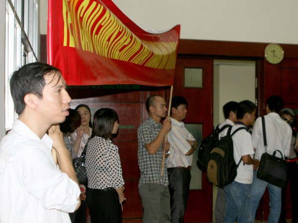 Phát hiện nhiều lỗi từ thang máy mới kiểm định Dân cư CT3 bức xúc sau vụ thang máy gây chết người