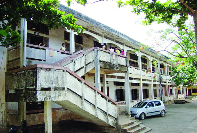 Những bất thường ở huyện nghèo nhất nước Trường Dân tộc nội trú do vợ ông Chất làm thủ quỹ bớt khẩu phần của học sinh