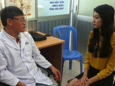 Hoa hậu Thu Thảo và mối ân tình với cô giáo bị liệt Hoa hậu Thu Thảo và mối ân tình với cô giáo bị liệt