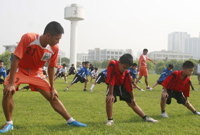 Cầu thủ xứ Thanh làm huấn luyện viên… miễn phí! Cầu thủ xứ Thanh làm huấn luyện viên… miễn phí!