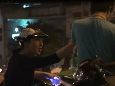 Gài bẫy 'Tây mồ côi' Gài bẫy 'Tây mồ côi'