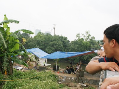 Nam thanh niên chết dưới sông Nhuệ Nam thanh niên chết dưới sông Nhuệ