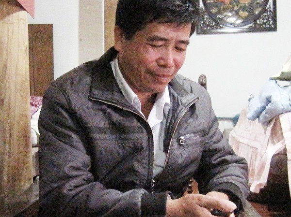 Lời kể của chủ xe chở gỗ lậu bị lật Ông Hoàng Văn Chiến - Chủ xe chở gỗ lậu bị lật tại dốc Pù Huột ngày 7-12