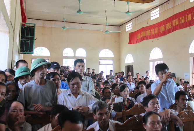 Đại biểu Quốc hội nghe ý kiến vụ chôn thuốc trừ sâu Đại biểu Quốc hội nghe ý kiến vụ chôn thuốc trừ sâu