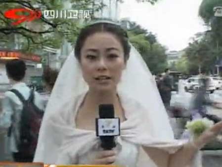 ‘Cô dâu động đất’ gây xôn xao cộng đồng mạng "Cô dâu động đất" xinh đẹp Trần Oánh gây xôn xao cộng đồng mạng Trung Quốc