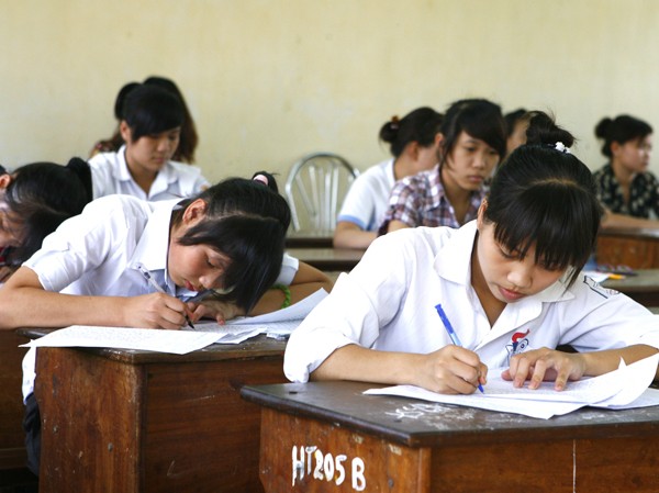 Chuyện chọn nghề vào đề Văn Trong giờ thi môn Văn ở điểm thi Cao đẳng mẫu giáo T.Ư Ảnh: Hồng Vĩnh