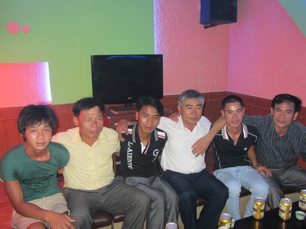 Bị giam trên đất liền Bị giam trên đất liền