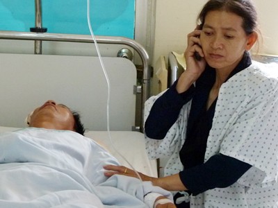 Xe chở tử thi bị tông, năm người trọng thương Xe chở tử thi bị tông, năm người trọng thương