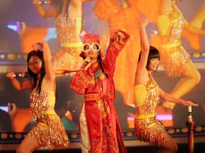 Sinh viên trường Báo 'vạch áo cho người xem lưng' Sinh viên trường Báo 'vạch áo cho người xem lưng'