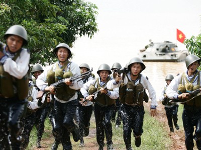 Tuổi trẻ Hải quân vững vàng nơi đầu sóng Tuổi trẻ Lữ đoàn 147 trên thao trường Ảnh: Thái Bình