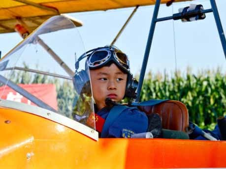 Sốc với cậu bé 5 tuổi lái máy bay Sốc với cậu bé 5 tuổi lái máy bay
