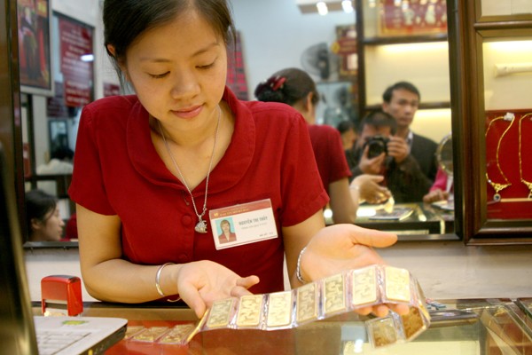 Giá vàng giảm từng giờ Vàng Rồng của Công ty Bảo Tín Minh Châu