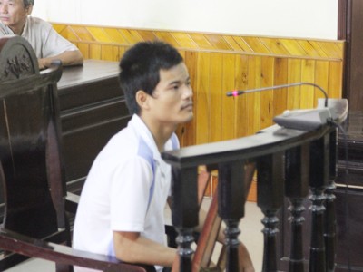 Y án tù giam, bị cáo ngất tại tòa Y án tù giam, bị cáo ngất tại tòa