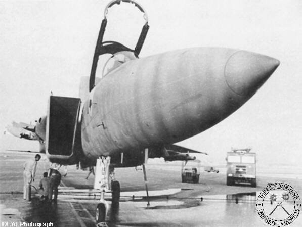 'Đại bàng' F-15 tiếp đất bằng… một cánh 'Đại bàng' F-15 tiếp đất bằng… một cánh