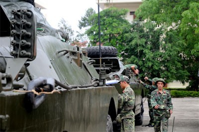 Xe bọc thép sẵn sàng cứu dân trong siêu bão Haiyan Xe bọc thép sẵn sàng cứu dân trong siêu bão Haiyan