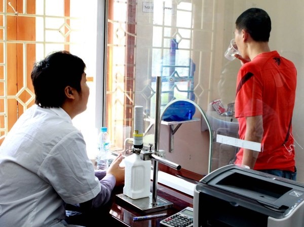 Cứ 10 người nhiễm HIV có 1 người mất việc Cứ 10 người nhiễm HIV có 1 người mất việc