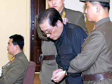 Thêm 7 quan chức bị xử tử cùng chú ông Kim Jong Un Thêm 7 quan chức bị xử tử cùng chú ông Kim Jong Un