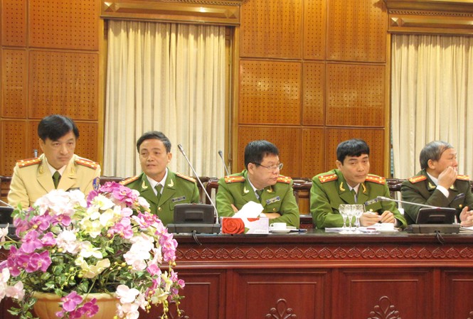 Năm 2011, hơn 5000 vụ án hình sự được phá Đại diện lực lượng cảnh sát, công an Hà Nội tại buổi họp báo sáng nay 26-12. Ảnh: Tuấn Nguyễn
