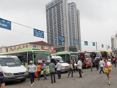 Lùm xùm bến xe Mỹ Đình: DN dọa bỏ bến chạy dù Lùm xùm bến xe Mỹ Đình: DN dọa bỏ bến chạy dù