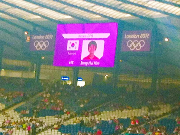 Olympic khởi đầu bằng bê bối Olympic khởi đầu bằng bê bối