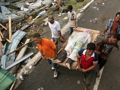 10.000 người Philippines chết vì bão Haiyan 10.000 người Philippines chết vì bão Haiyan