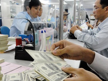 Lãi suất USD tụt dần Lãi suất USD tụt dần