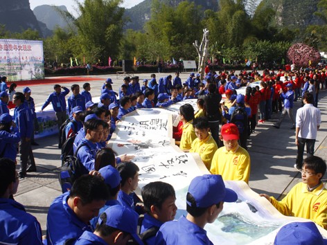 Viết thanh xuân, vẽ tương lai Viết thanh xuân, vẽ tương lai