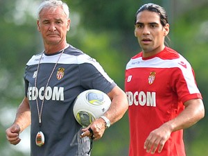Falcao nổi cáu với Ranieri, Chelsea 'mở cờ trong bụng' Falcao nổi cáu với Ranieri, Chelsea 'mở cờ trong bụng'