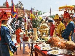 Phản đối Trung Quốc đưa khách du lịch tới Hoàng Sa Phản đối Trung Quốc đưa khách du lịch tới Hoàng Sa