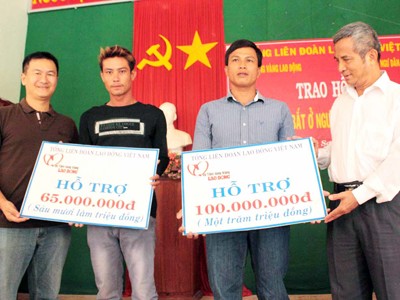 Hỗ trợ ngư dân bị tàu Trung Quốc khống chế, lấy tài sản Hỗ trợ ngư dân bị tàu Trung Quốc khống chế, lấy tài sản