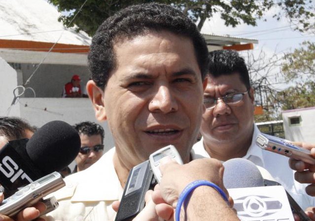 Mexico: Thị trưởng Cancun bị bắt vì buôn lậu ma túy Thị trưởng Gregorio Sanchez giữa vòng vây các nhà báo