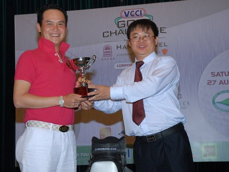 Thiếu gia Sacombank: Từ bán bánh canh đến quản 'hàng nóng' Thiếu gia Sacombank: Từ bán bánh canh đến quản 'hàng nóng'