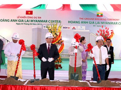 Bầu Đức ‘đổ bộ’ đến Myanmar Bầu Đức ‘đổ bộ’ đến Myanmar