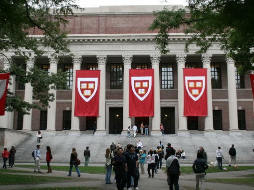 Rúng động vụ 125 sinh viên Harvard gian lận thi cử Rúng động vụ 125 sinh viên Harvard gian lận thi cử