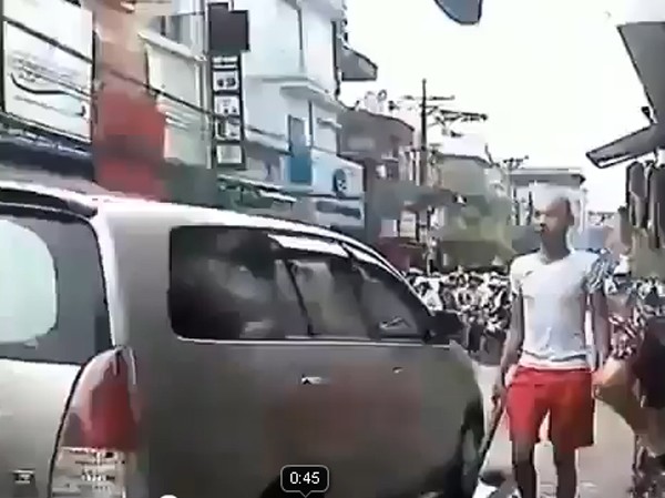 Có xử lý 'hiệp sỹ' phân làn bằng điếu cày? Dùng điếu cầy phân làn đường không có tội