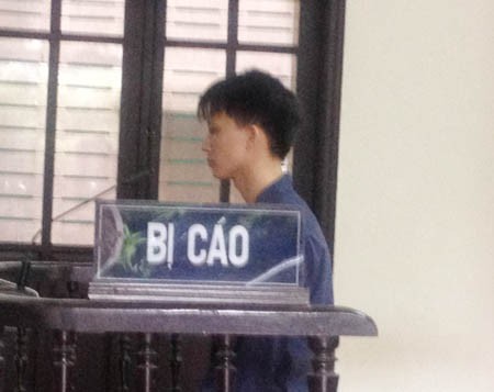 Vợ bầu 8 tháng quỳ gối xin tha án tử cho chồng Vợ bầu 8 tháng quỳ gối xin tha án tử cho chồng