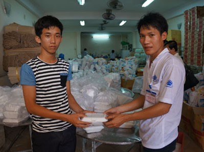 Gạt nước mắt cho con đi thi đại học với 200 nghìn ứng trước Gạt nước mắt cho con đi thi đại học với 200 nghìn ứng trước