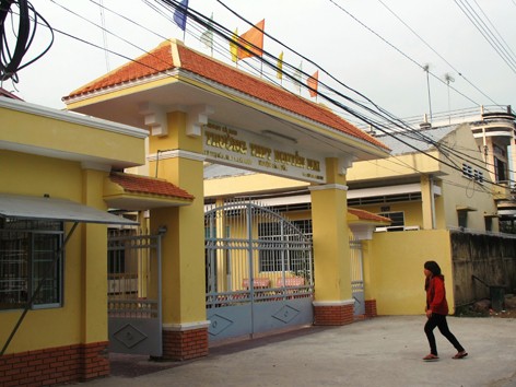 Nhiều học sinh bị lôi kéo vào đường dây cầm vàng giả Nhiều học sinh bị lôi kéo vào đường dây cầm vàng giả